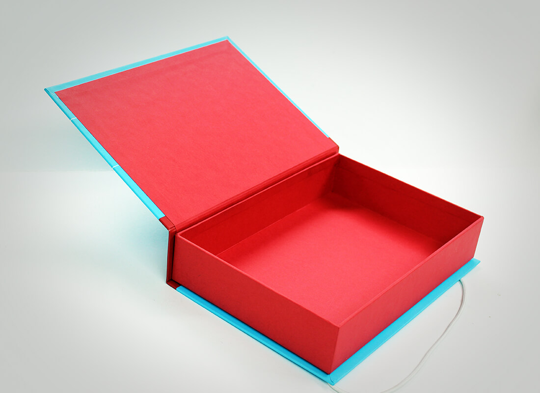 Подарочная коробка книжка на магнитах с ложементом | Pack-Man